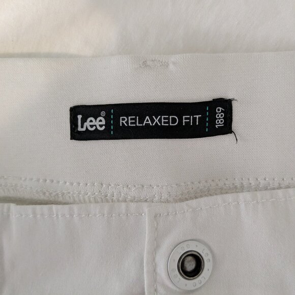 LEE Relaxed Fit High Rise Front Zip Stretch Cropped Cargo Pants; Size 14 - Picture 3 of 4